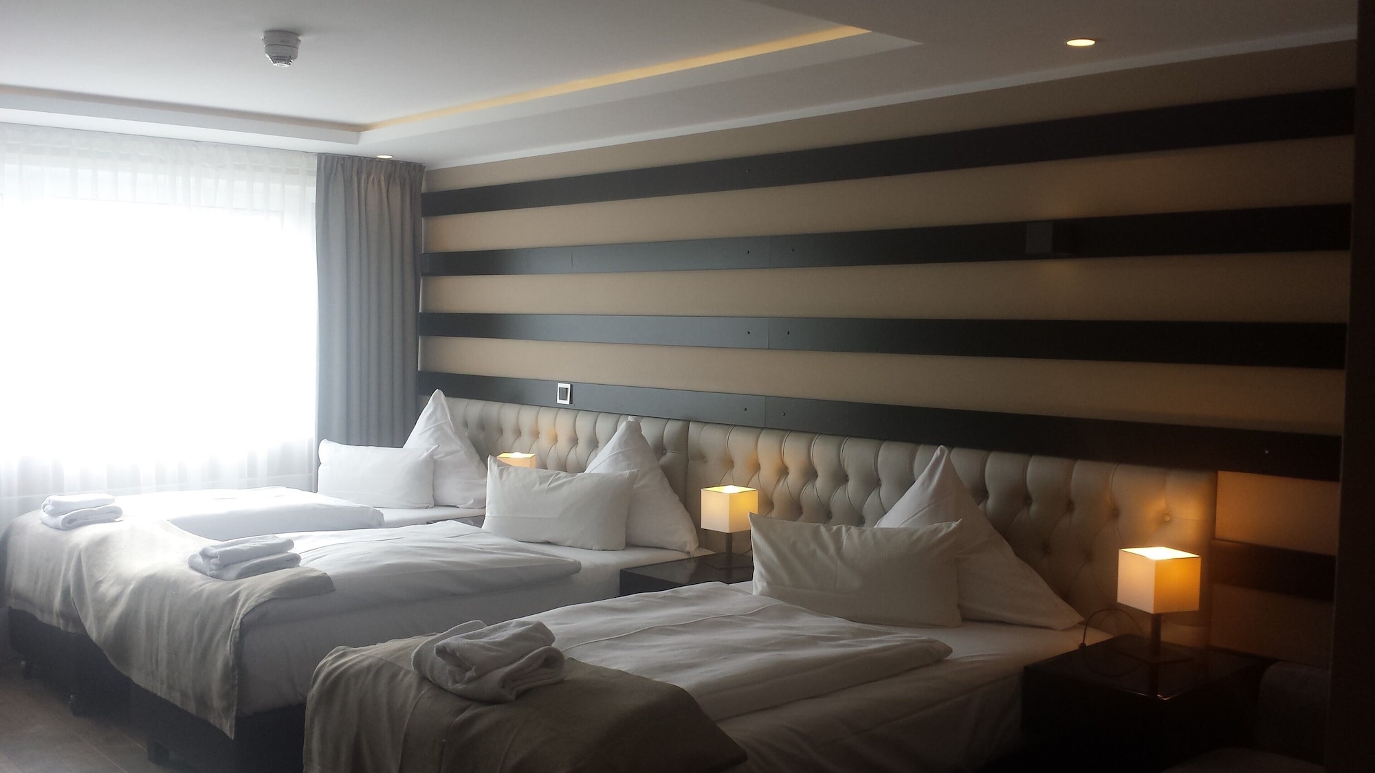 ROOM, TRIPLE