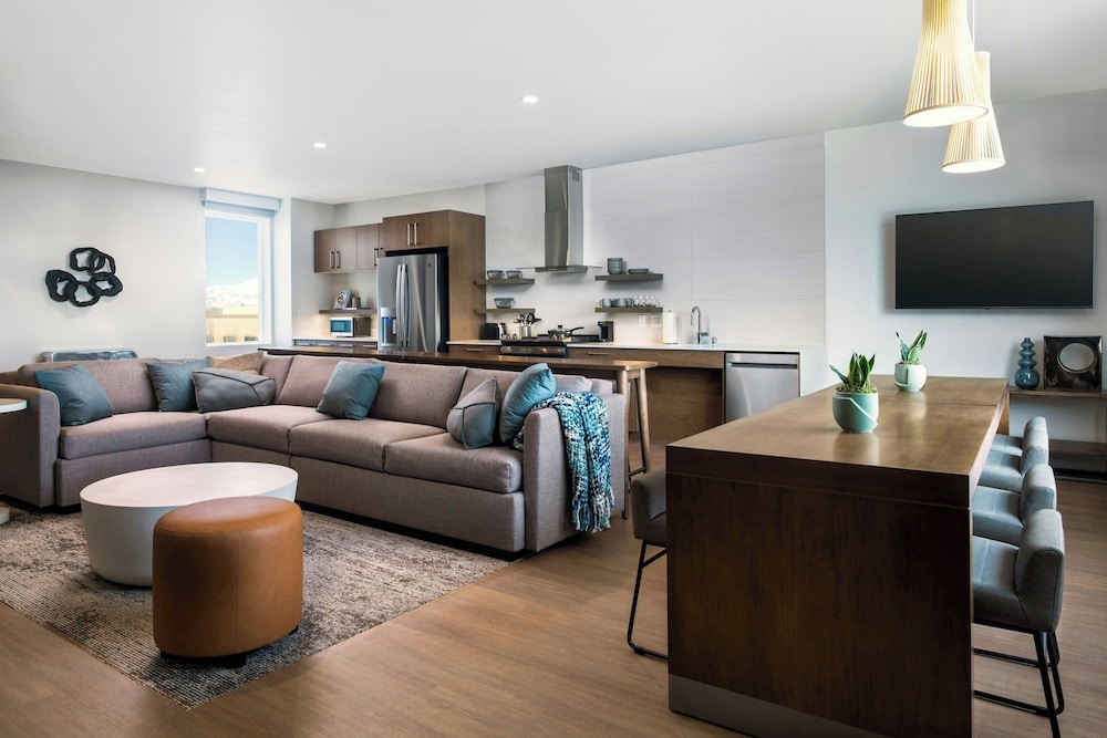 Element Reno Experience District 28/50