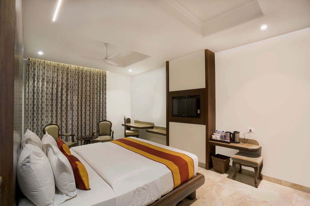 Super, Deluxe, Queen Bed