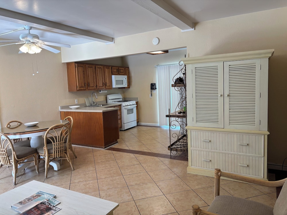 The Villas of Palm Springs 7/50