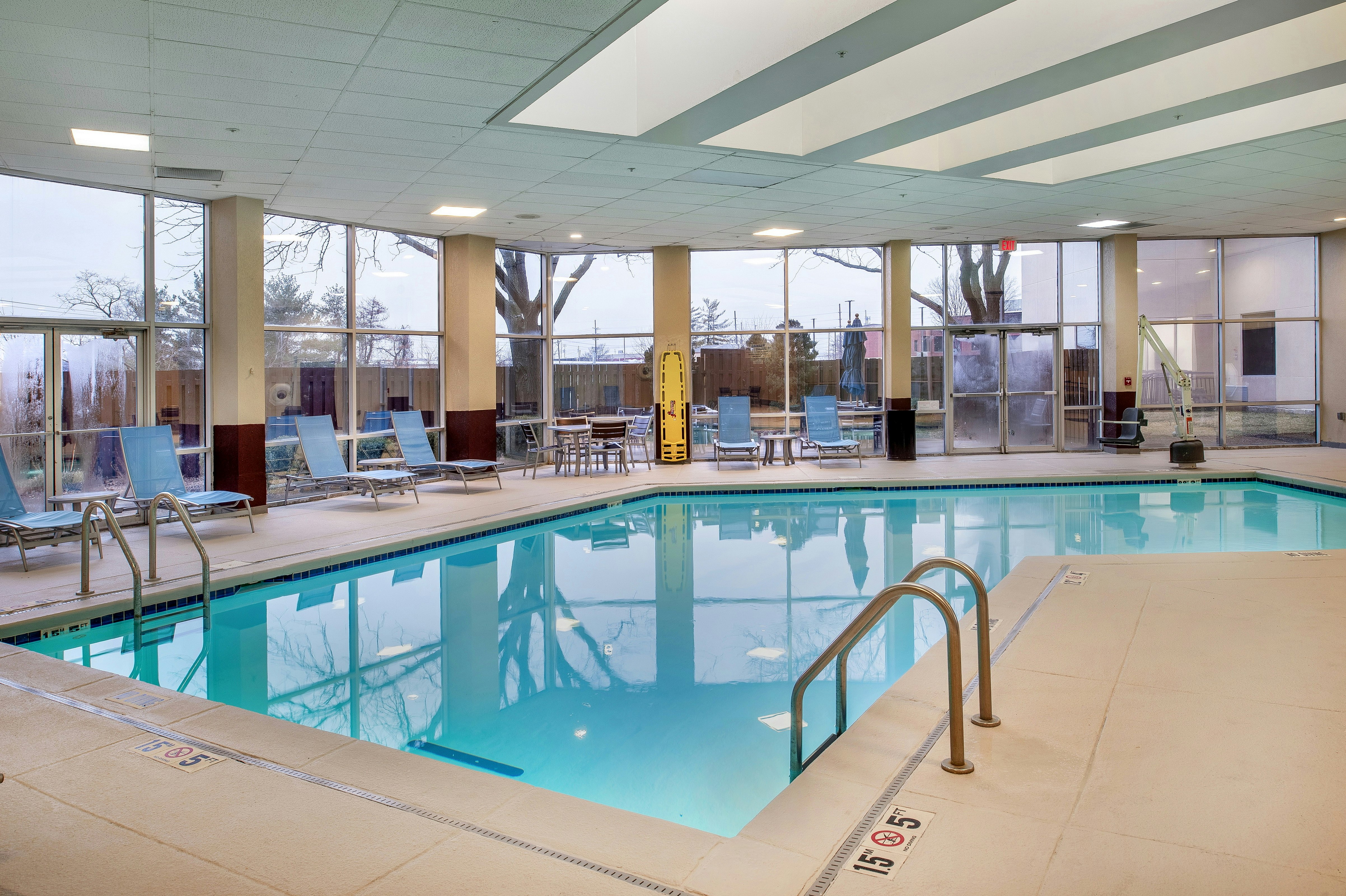 Embassy Suites St. Louis - Airport 24/46