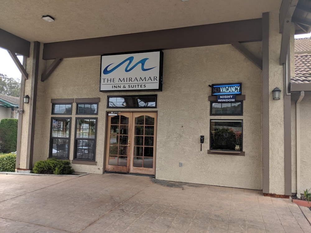 The Miramar Inn and Suites 2/50