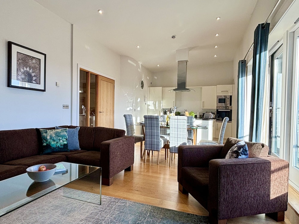 YOUR SPACE APARTMENTS - THE HAMILTONS 33/46