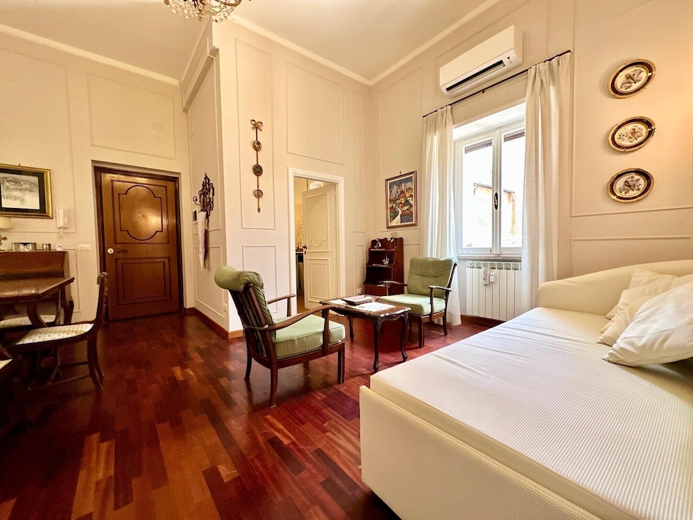 Hotel Condotti 27/63