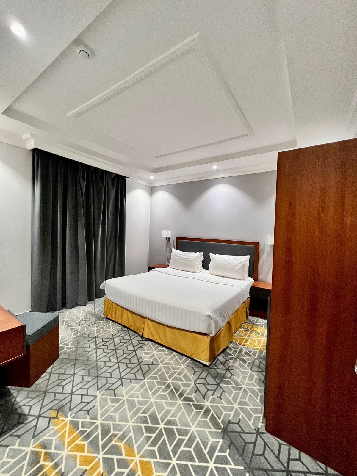 Superior, King Bed, City View