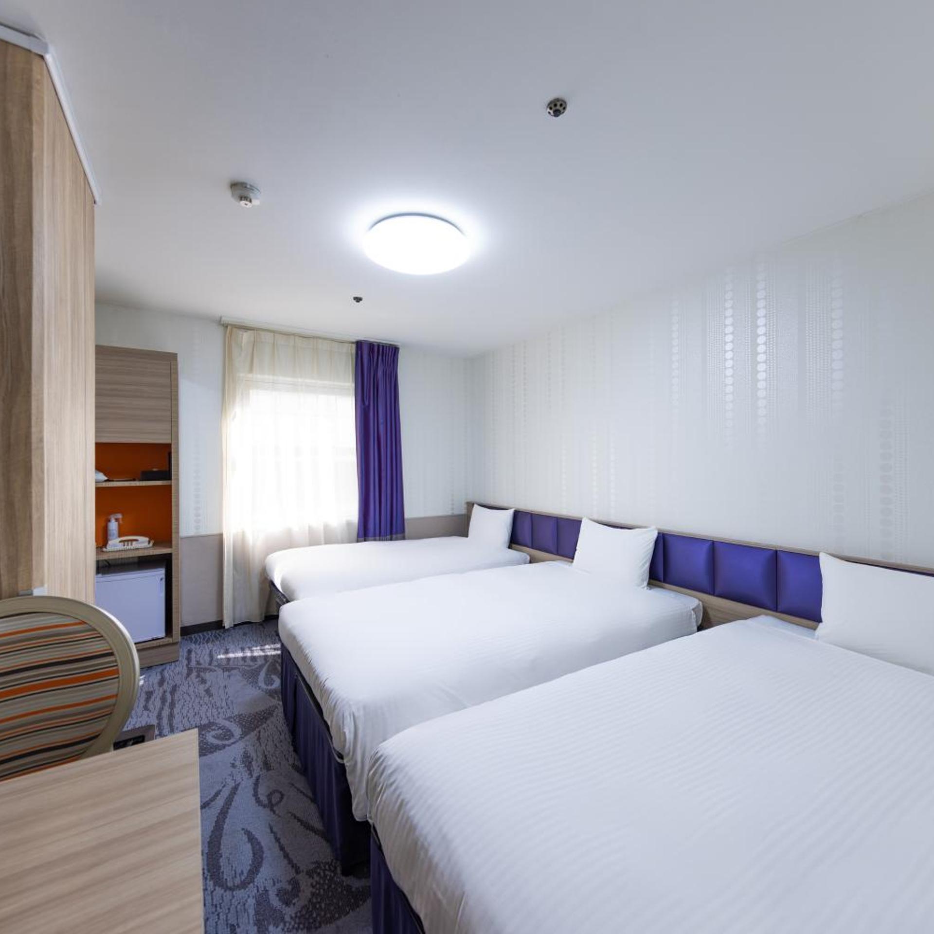 Room, Twin Beds, with Extra Bed