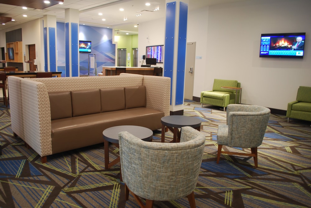 Holiday Inn Express Suites Edmonton N St Albert 45/72