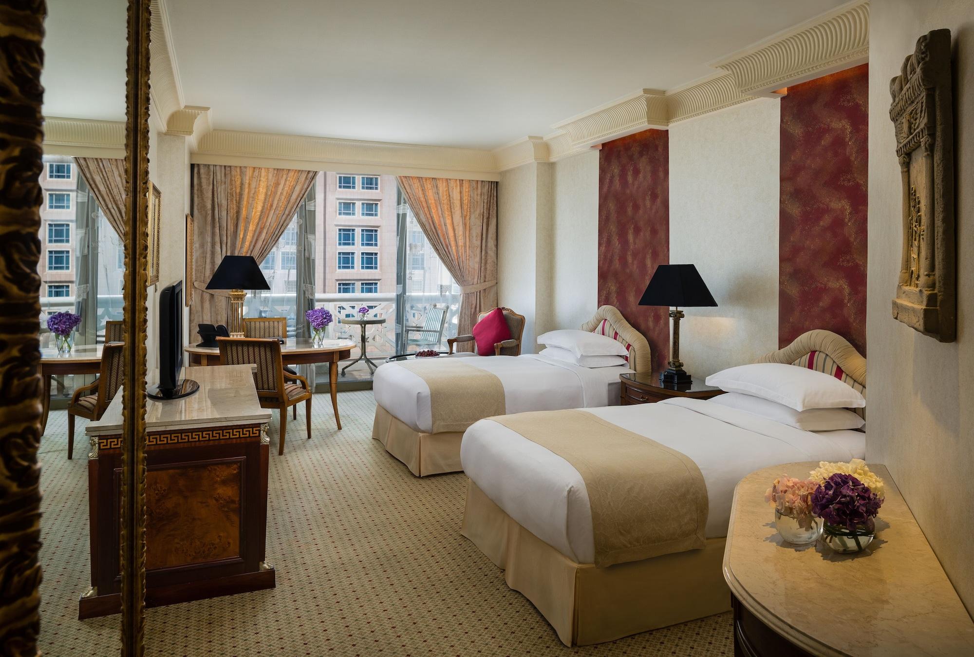 Premium, Twin Beds, Club Lounge Access, Smoking