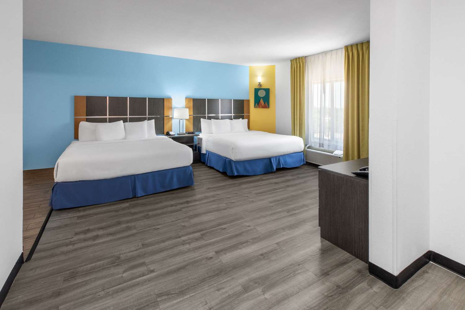 Days Inn & Suites by Wyndham Lubbock Medical Center 20/54