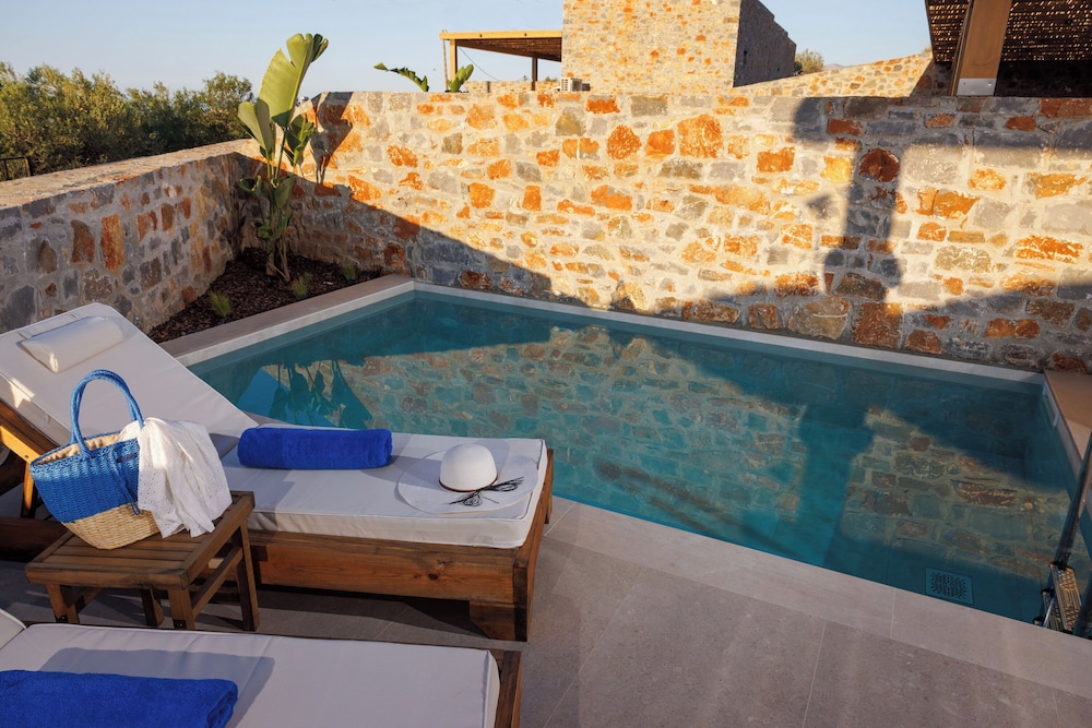 Deos Luxury Suites 25/50