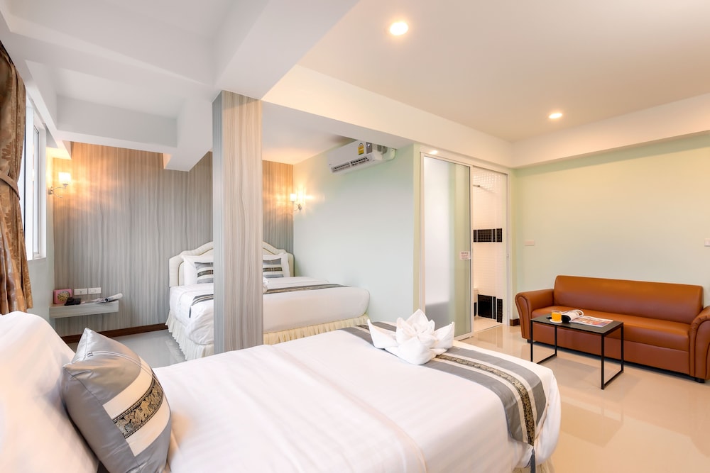 RoomQuest Suvarnabhumi Airport Rom Klao 26/55