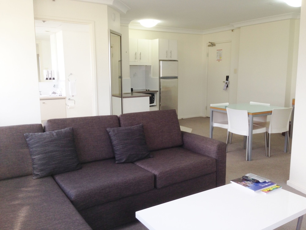 PARK REGIS NORTH QUAY 34/58