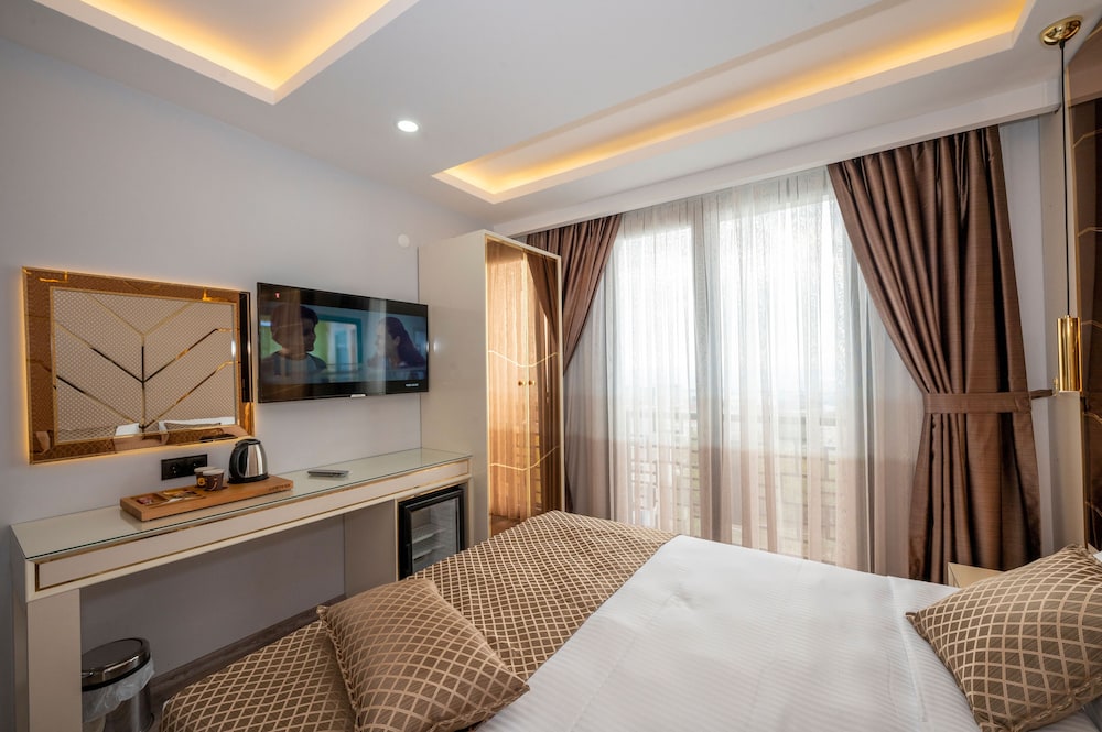 Luxury Airport Hotel 25/48