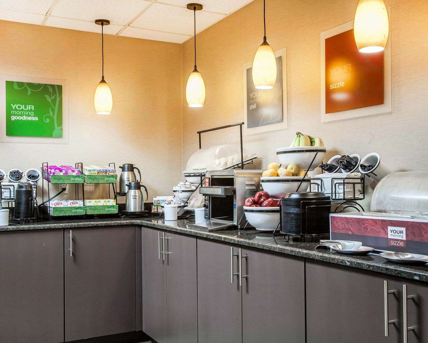 Comfort Inn & Suites Sturbridge-Brimfield 25/54