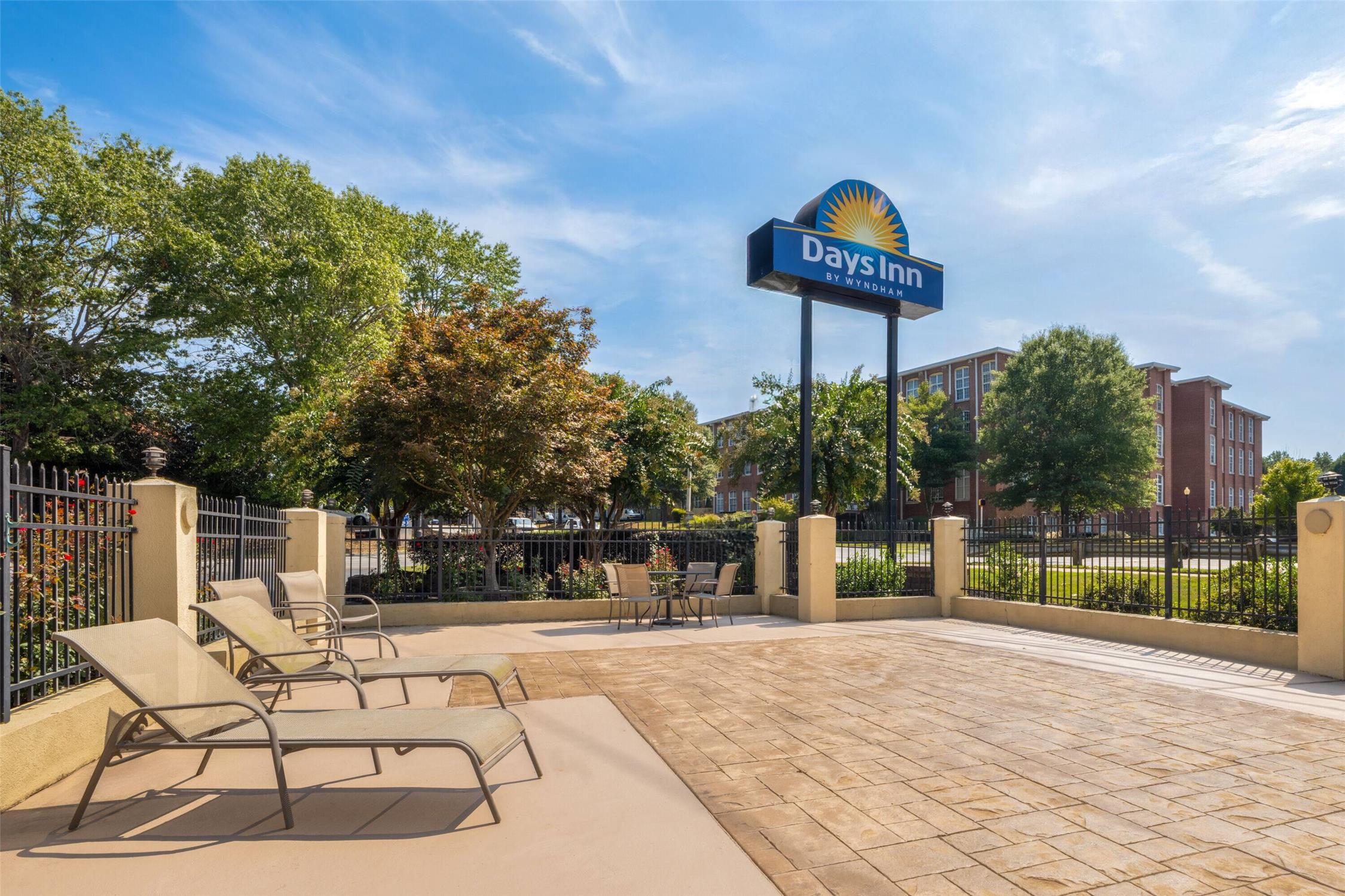 Days Inn by Wyndham Canton 17/19