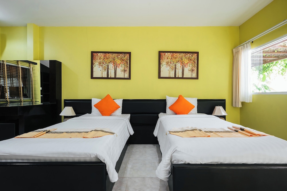 Deluxe Twin bedroom