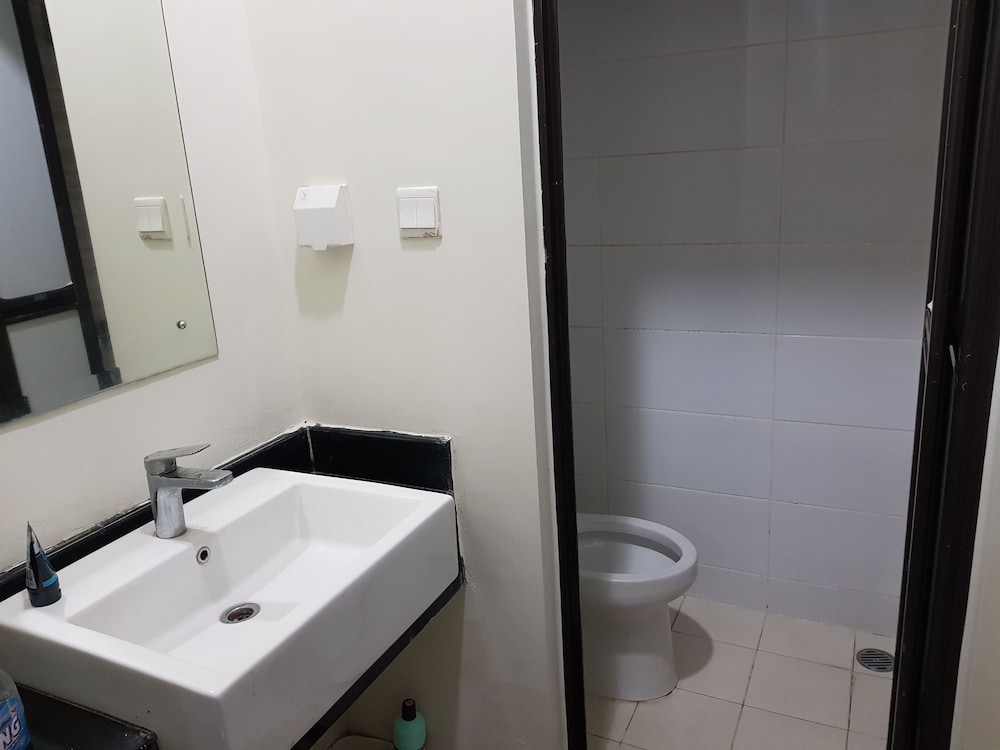 Aloha Guest House - 1 Male Only by ZUZU 13/15