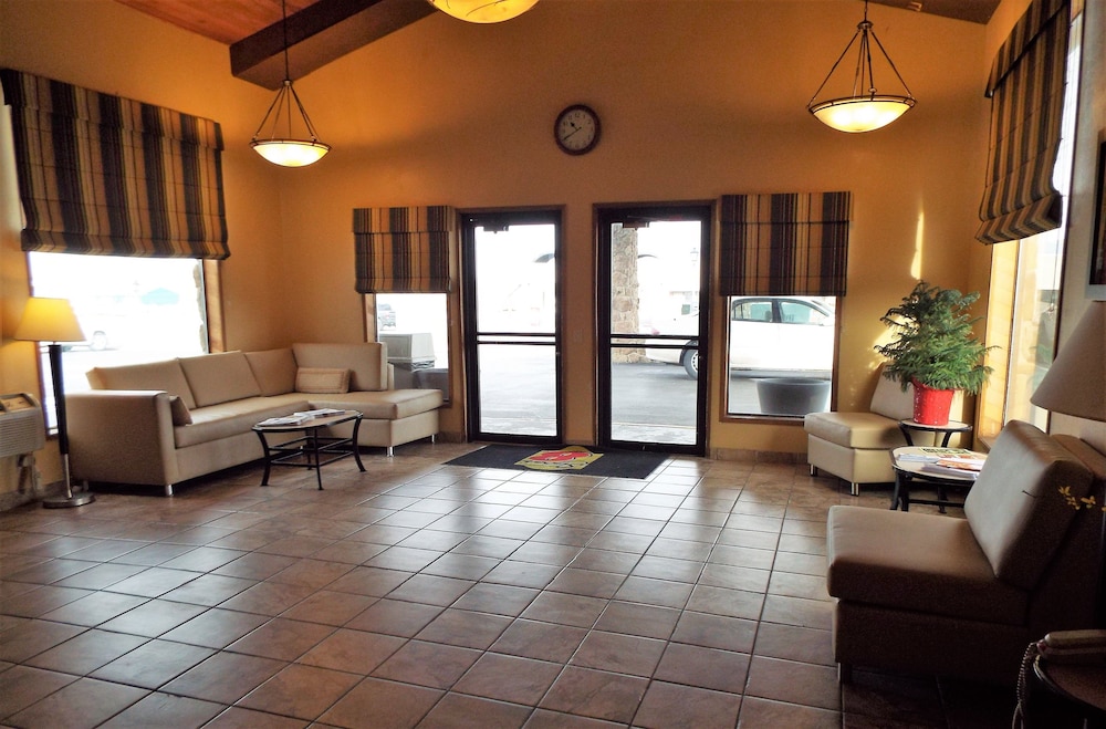 Super 8 by Wyndham Casper East/Evansville 25/33