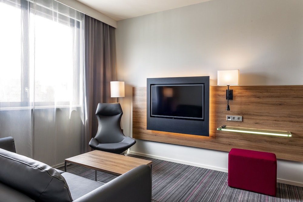 Moxy Southampton 24/55