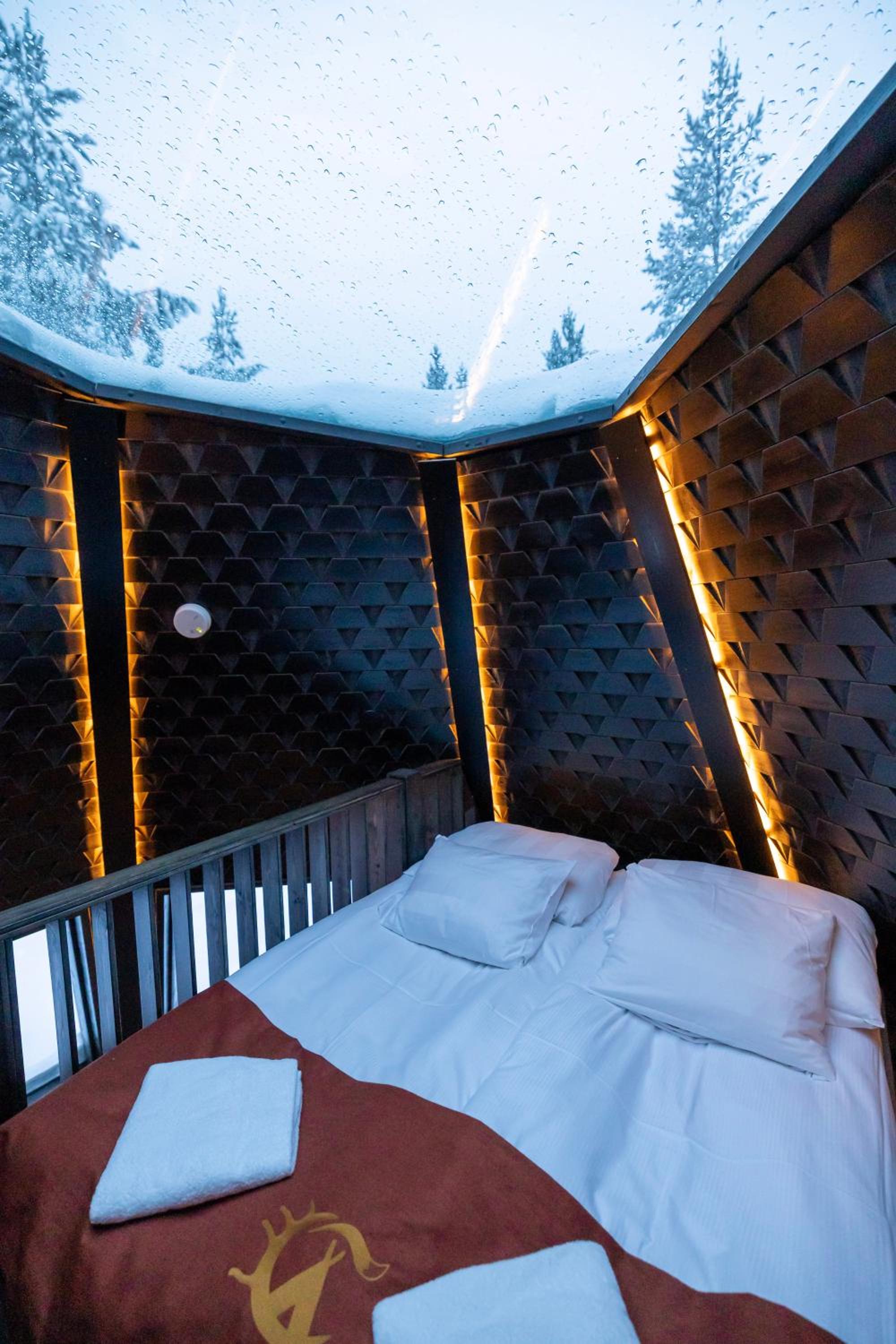 Tower, Queen Bed