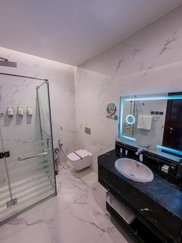 فندق كارم الرياض(Tura Hotel AlNuzha) 43/43
