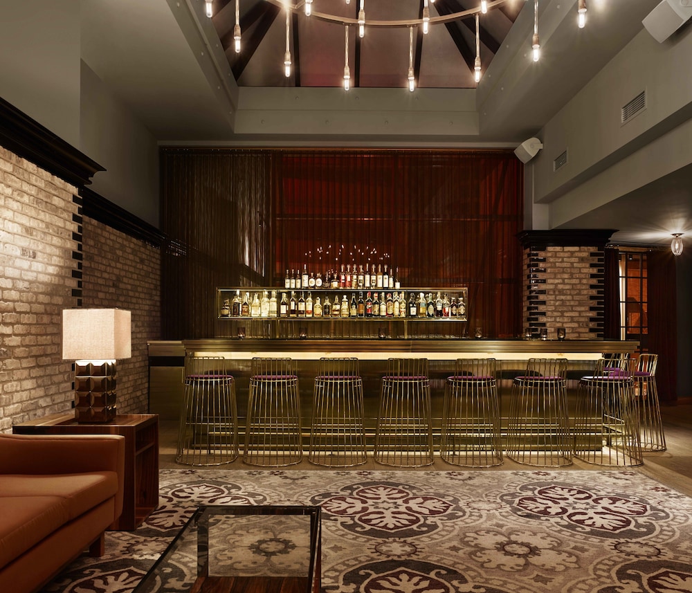Thompson Chicago Ex Sutton Place Hotel 56/77