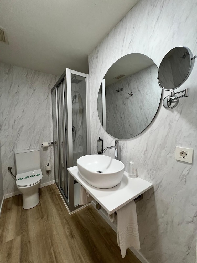 Iraipe Gorbea Hotel 48/48