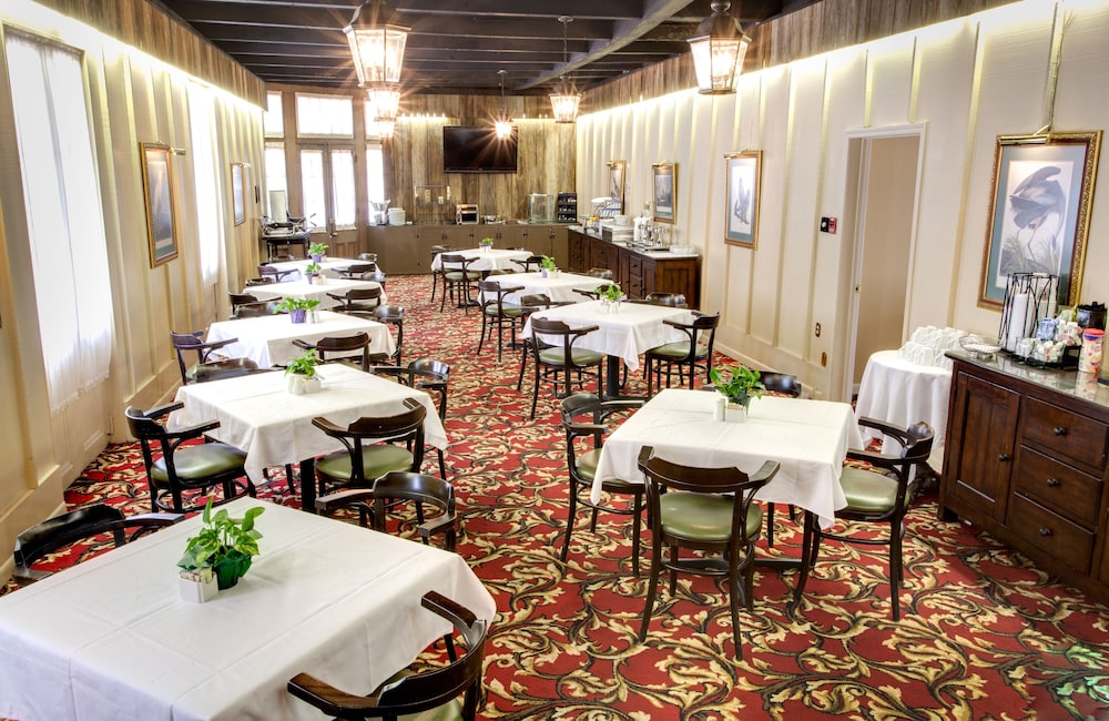 Dauphine Orleans Hotel 44/60