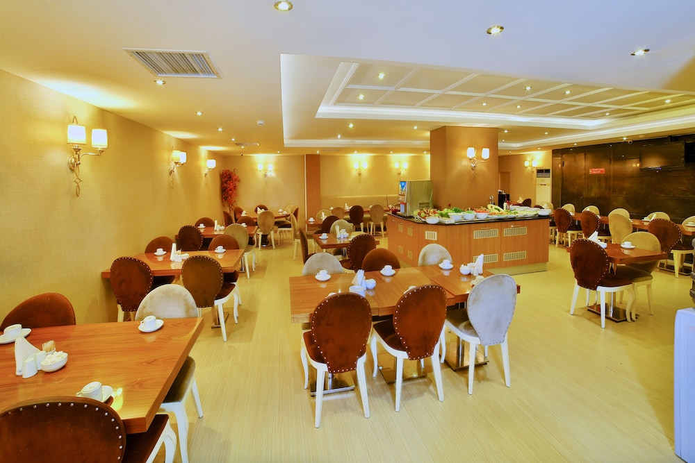 Grand Emin Hotel 38/47
