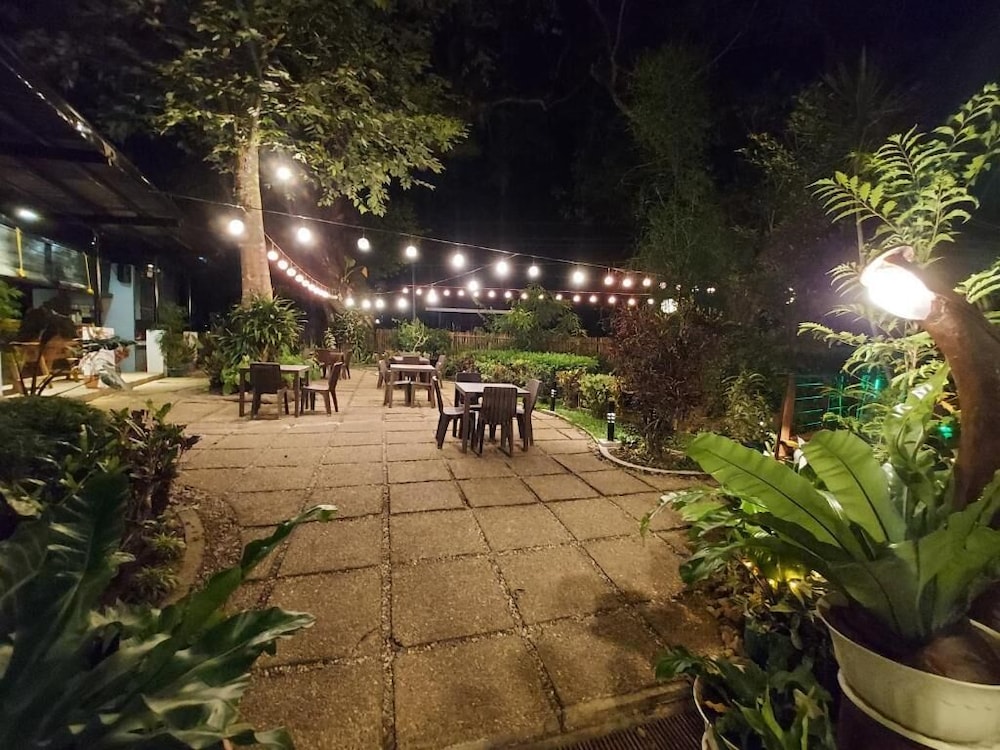 Acacia Garden Inn 61/66