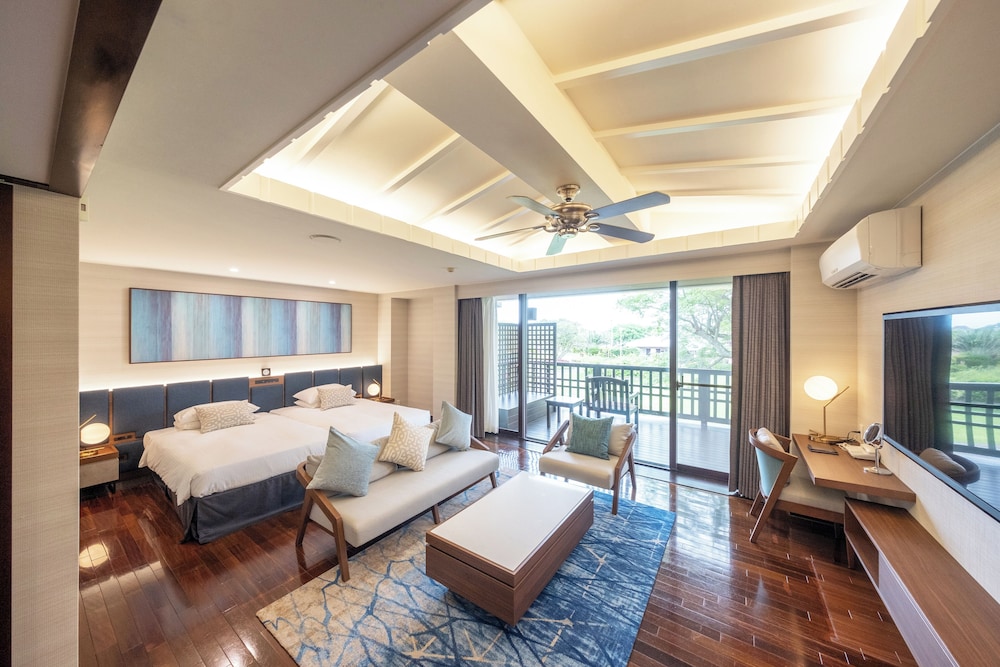 GRAND, COTTAGE, LOUNGE ACCESS