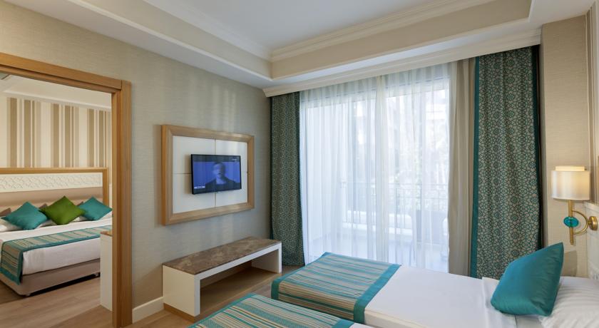 FAMILY ROOM 2 BEDROOMS