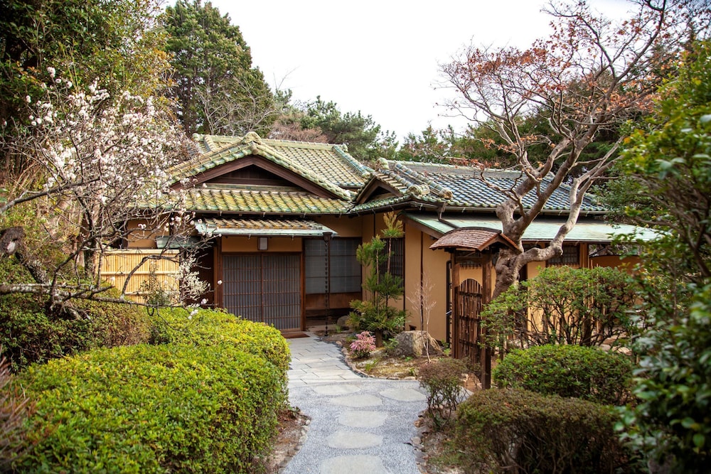 Gamagori Classic Hotel 37/38