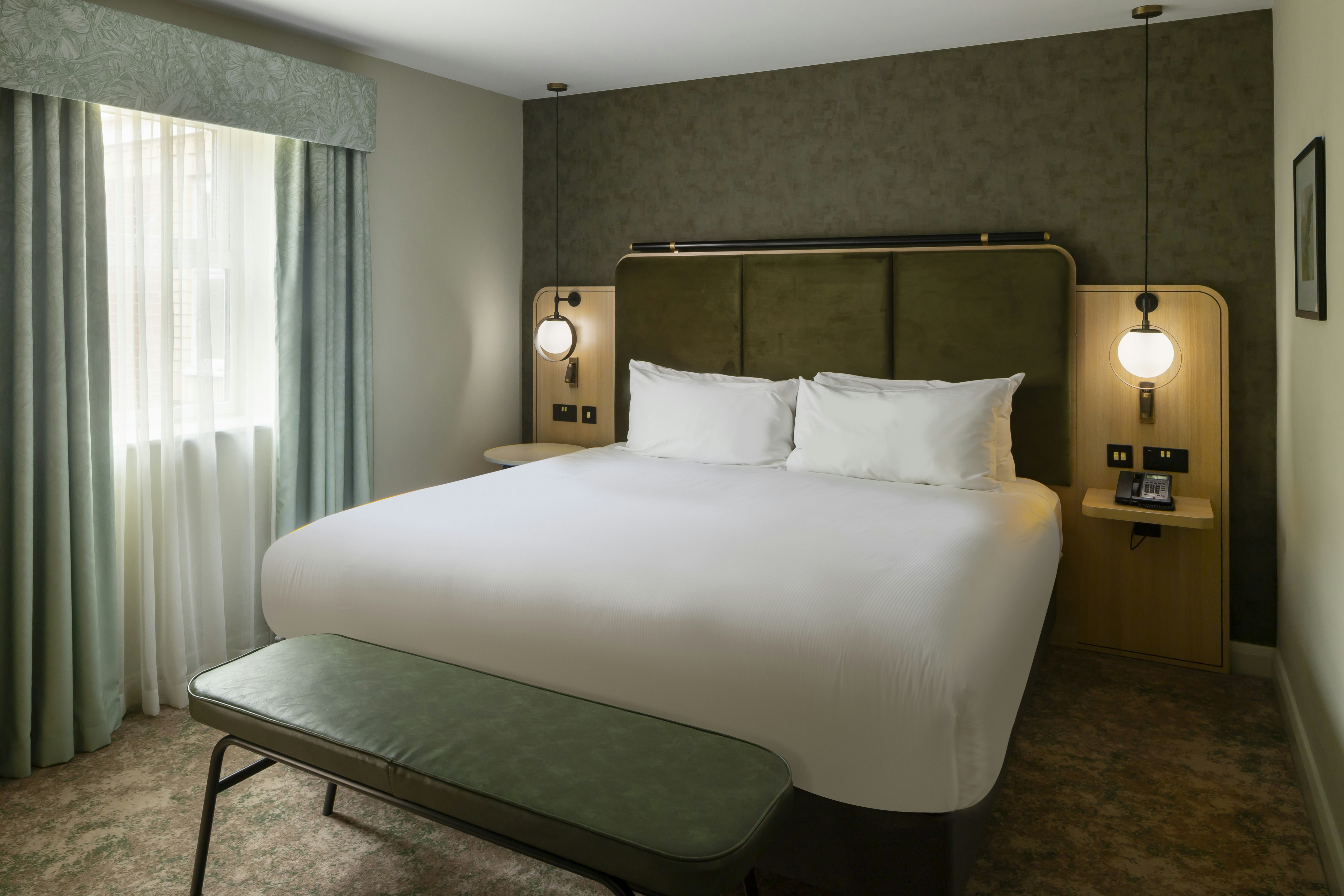 JUNIOR SUITE, KING BED, SOFA