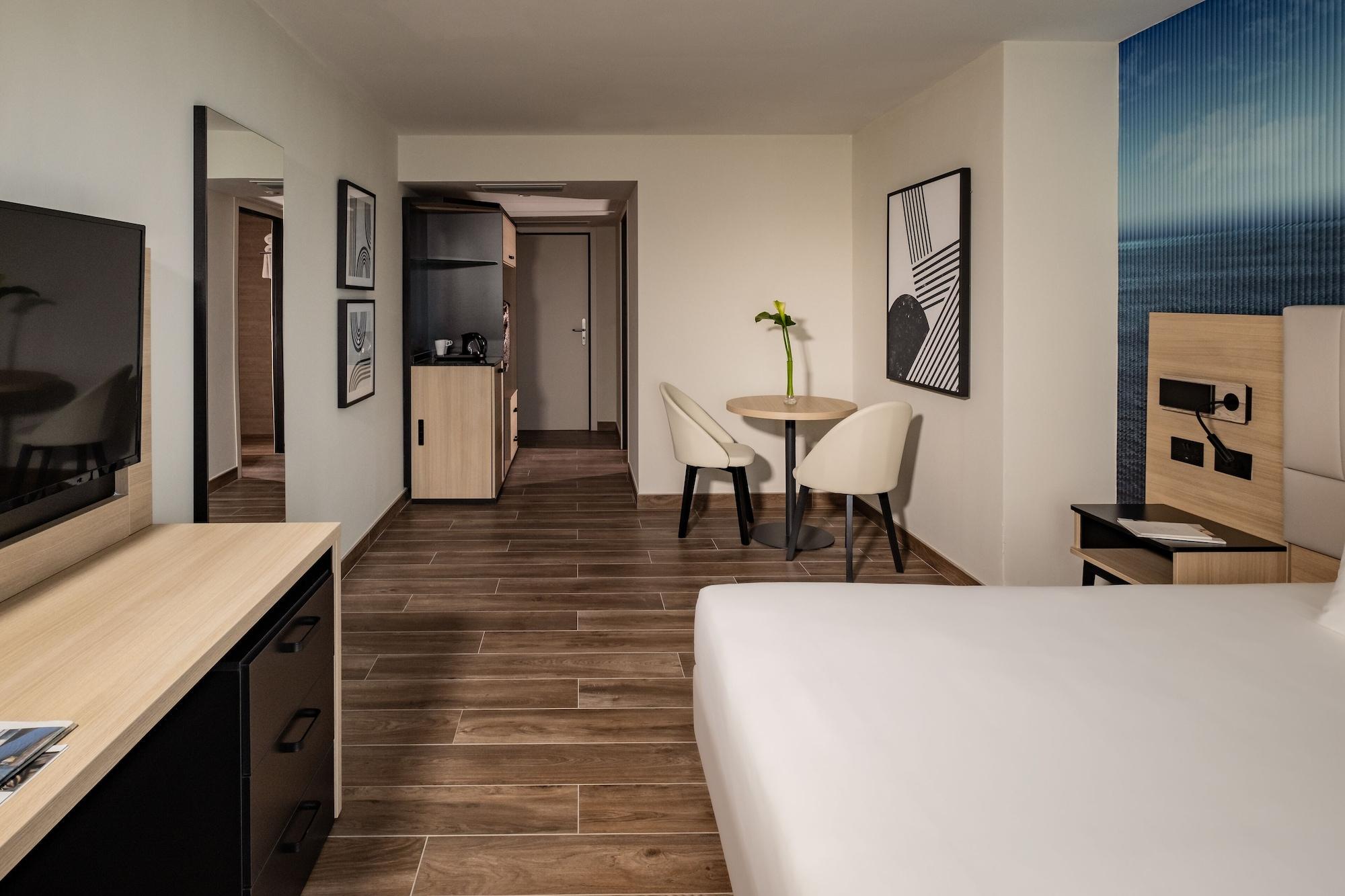 جناح جونيور بجاكوزي، Qawra Palace Resort & Spa 2/3
