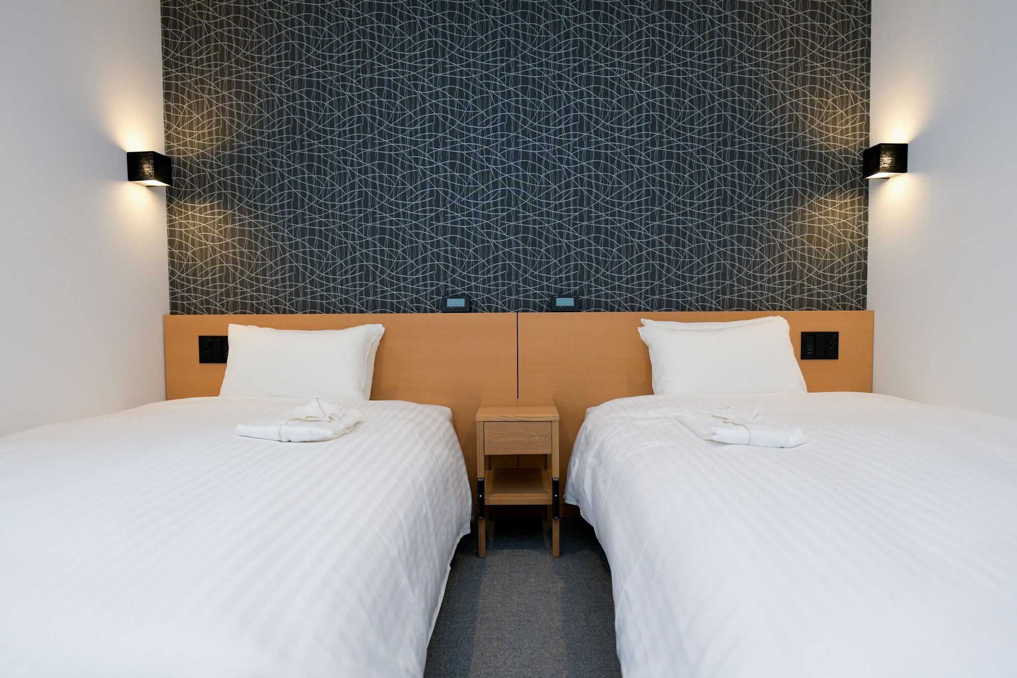 BASIC, TWIN BEDS