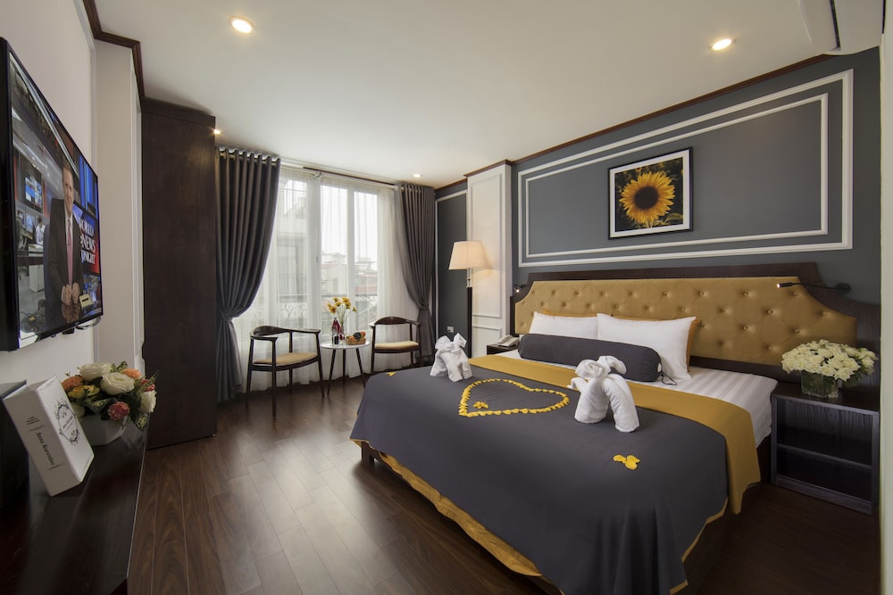 suite, balcony