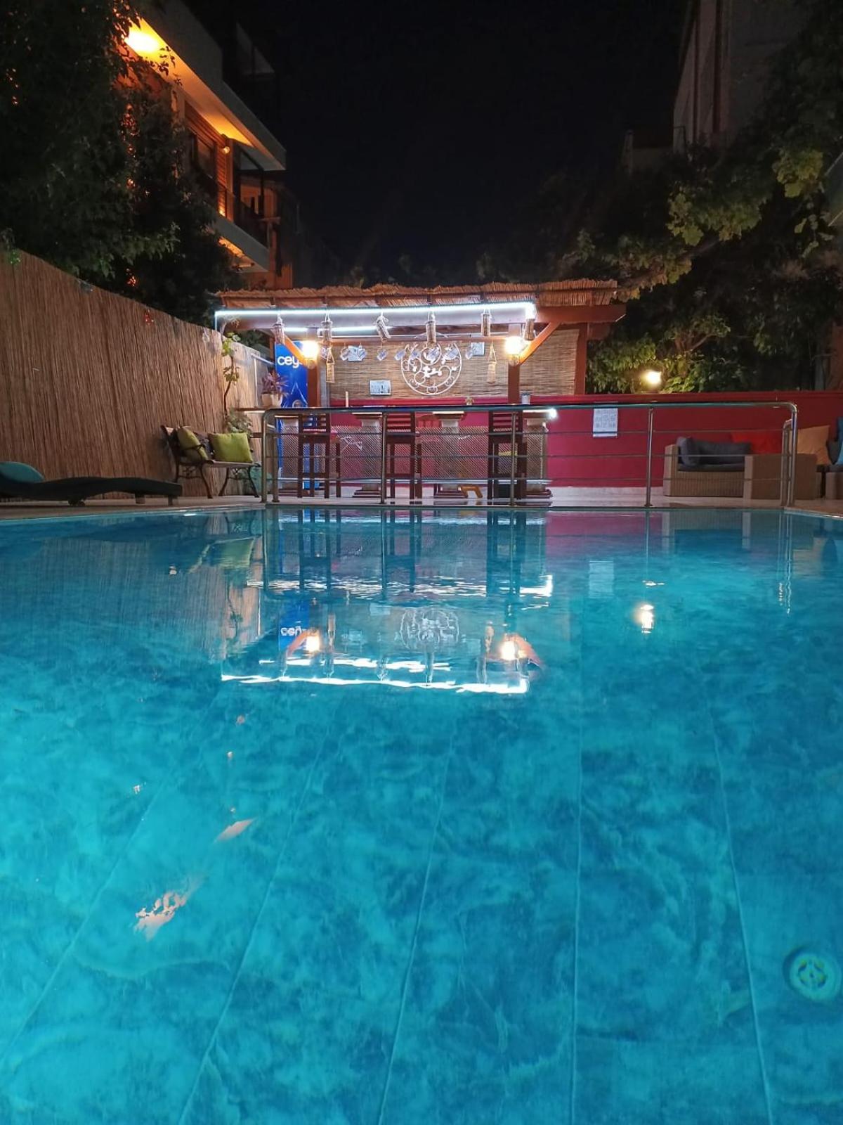 Beyaz Melek Hotel 35/37