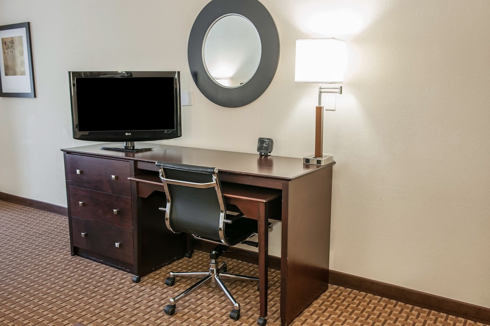 SureStay by Best Western Marion 35/39