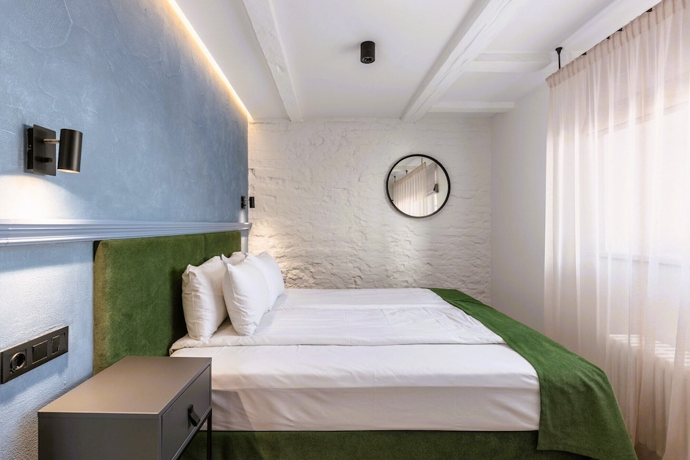 STANDARD, DOUBLE BED
