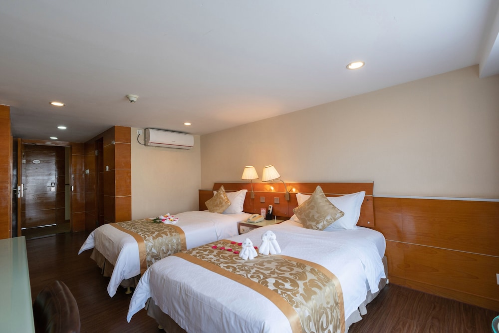 ELEGANT TWIN ROOM