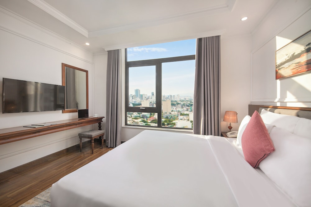 DELUXE, TWIN BEDS, CITY VIEW