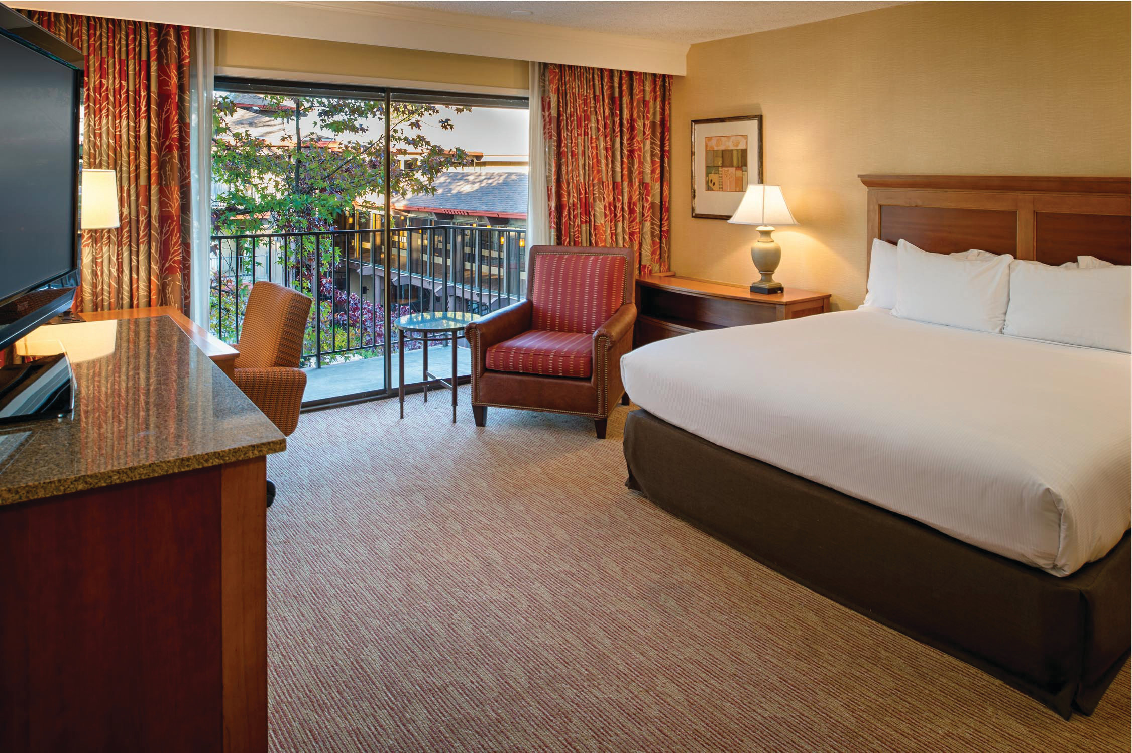 ROOM, KING BED, BALCONY