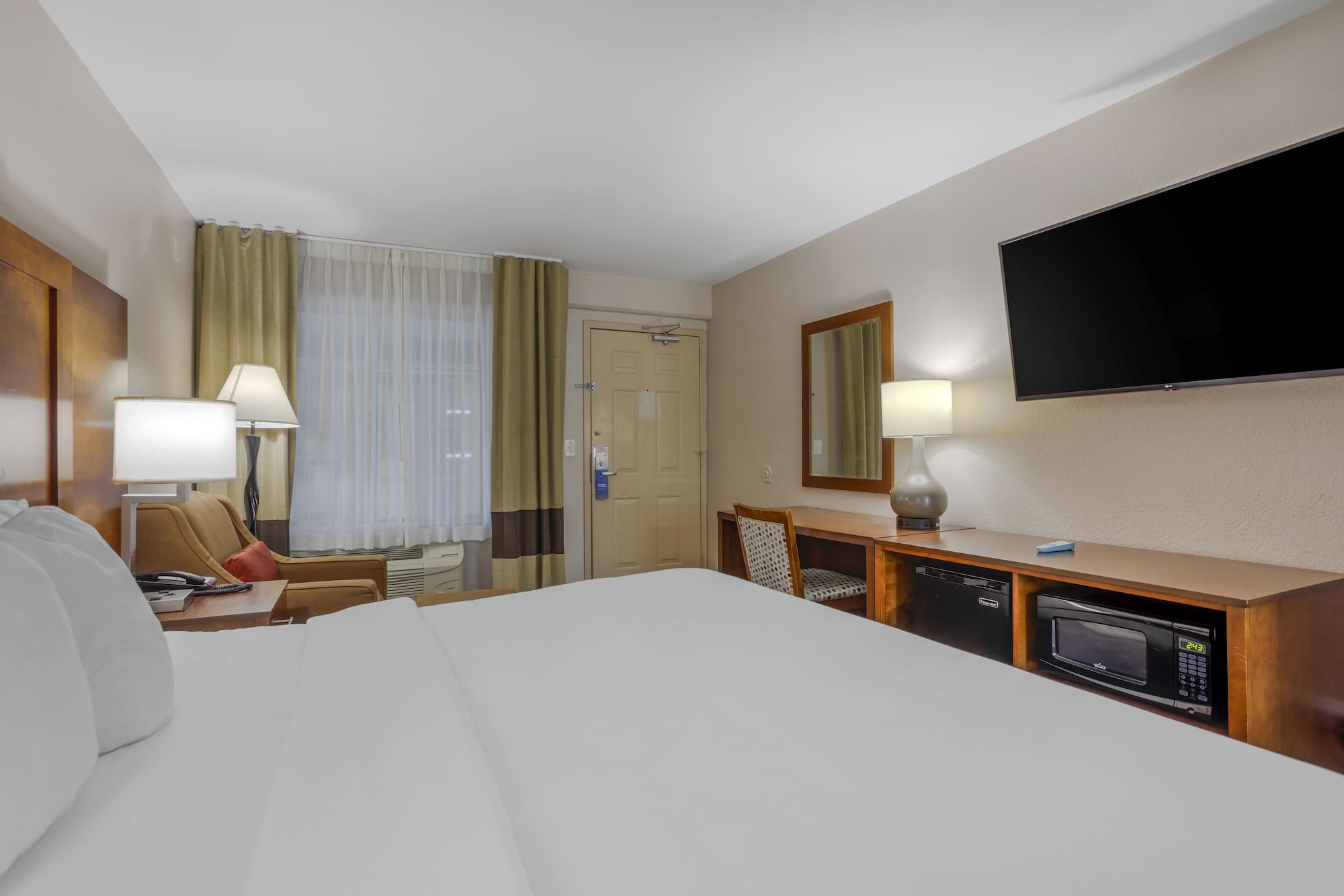 ROOM, KING BED, ACCESSIBLE