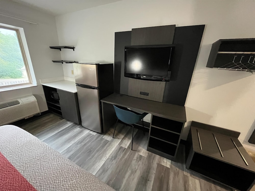 Studio6 Suites Urbana, IL 22/26