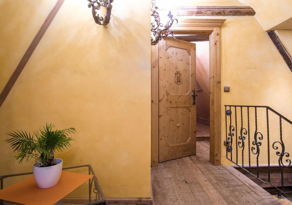 Historik Gotisches Haus Garni 10/71