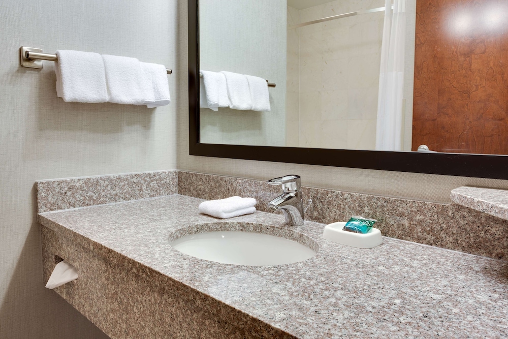 Drury Inn and Suites Middletown Franklin 34/35