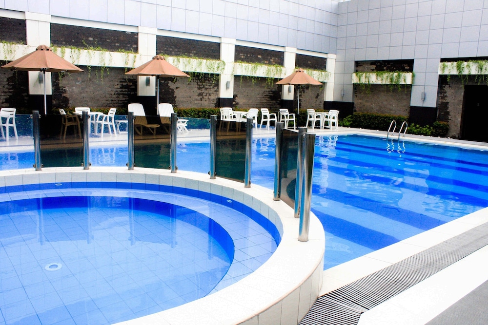 Manila Grand Opera Hotel 52/54