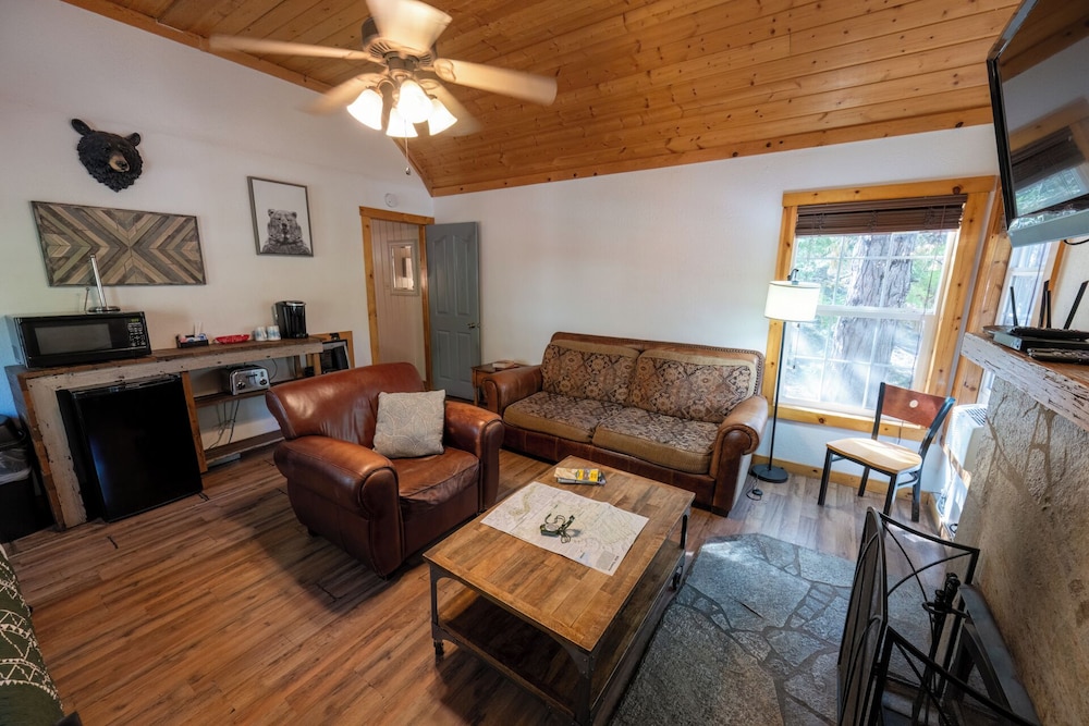 Shaver Lake Village Hotel 29/50