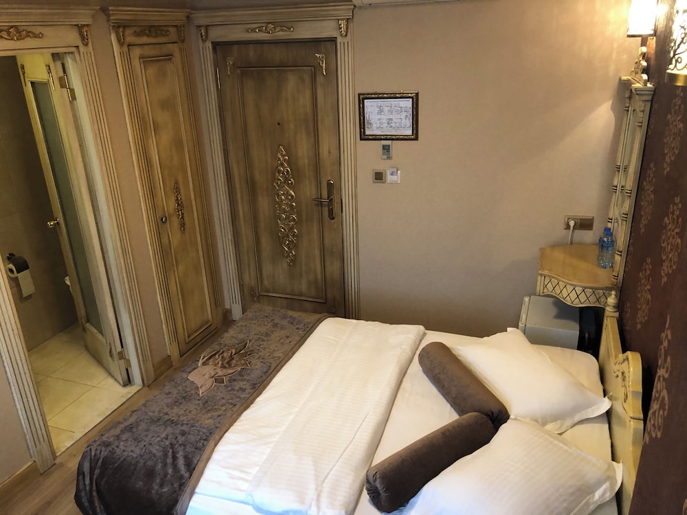 Kaftan Hotel 25/75